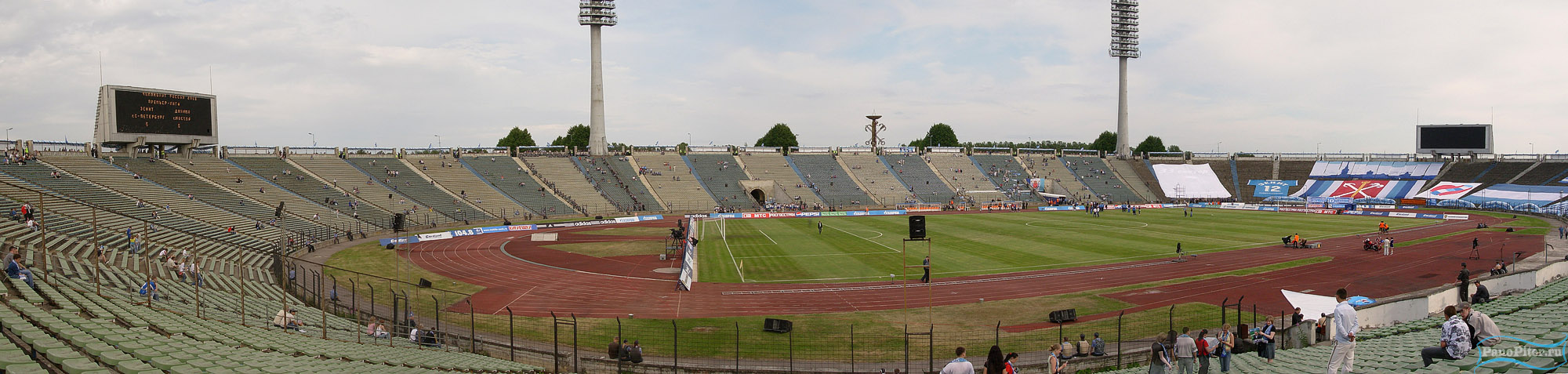 Стадион им. С.М. Кирова (2007г) Стадион им. С.М. Кирова (2007г)